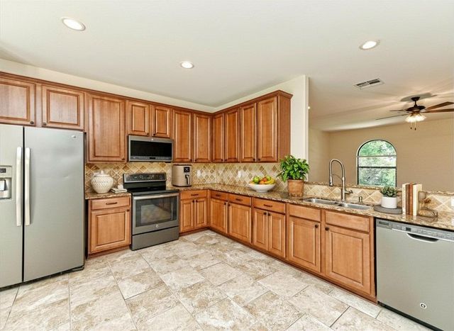 15208 Bowling LN, Lakeway, TX 78734