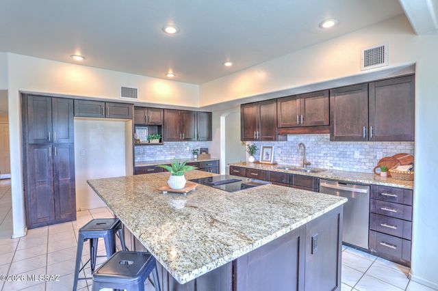 780 S Shadow Tree Place, Tucson, AZ 85748