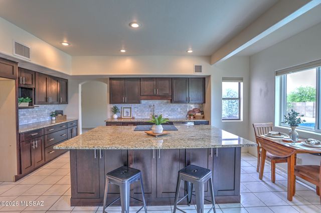 780 S Shadow Tree Place, Tucson, AZ 85748