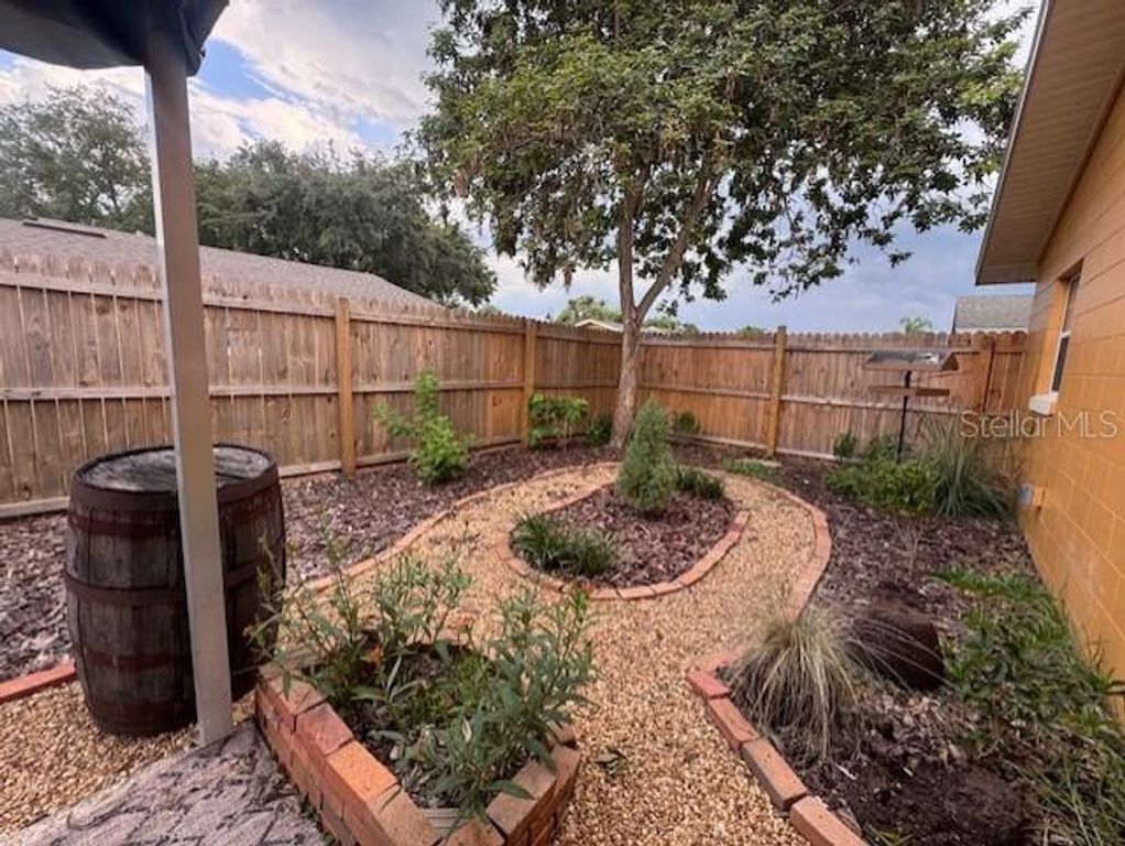 Image 8 of property listing at 3152 S BUMBY AVENUE C3, Orlando, FL 32806
