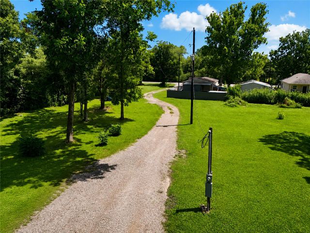 18416 Herrington Road, Algoa, TX 77511