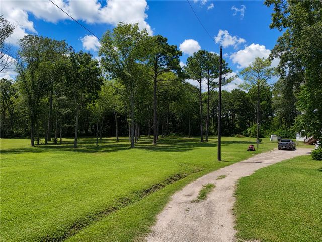 18416 Herrington Road, Algoa, TX 77511