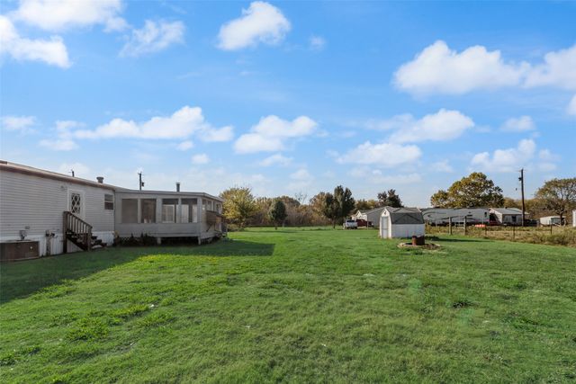 817 Kaufman Street, Rosser, TX 75157