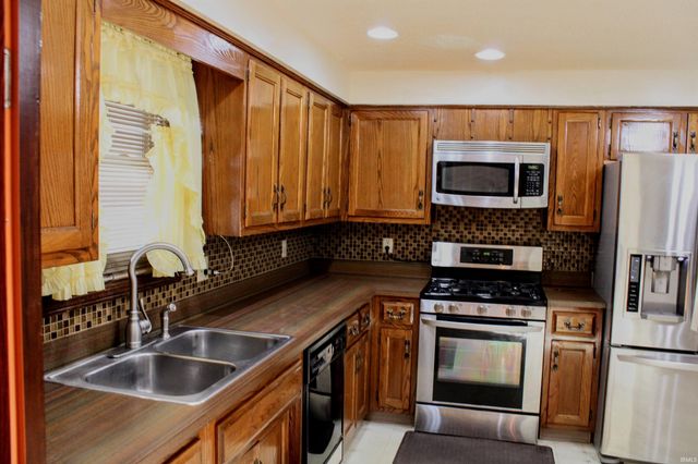 1811 Frenchmans Crossing, Fort Wayne, IN 46825