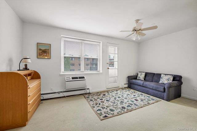 25 Chapel Place 3N, Great Neck, NY 11021