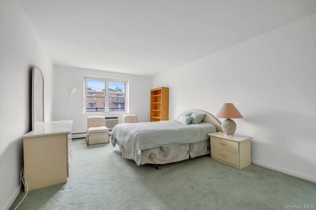 25 Chapel Place 3N, Great Neck, NY 11021