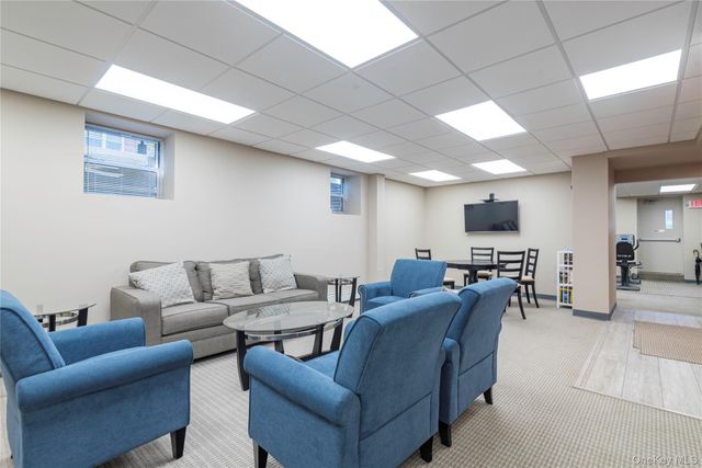 25 Chapel Place 3N, Great Neck, NY 11021