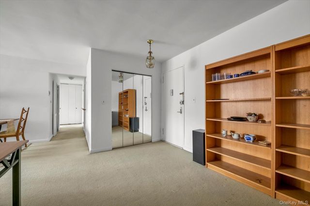 25 Chapel Place 3N, Great Neck, NY 11021