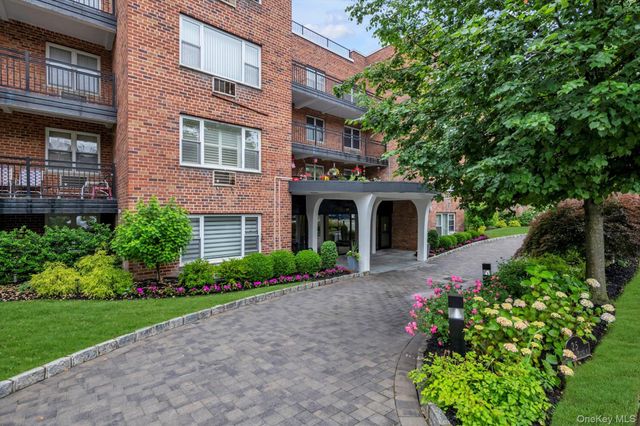 25 Chapel Place 3N, Great Neck, NY 11021