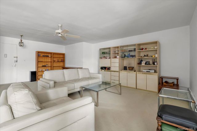 25 Chapel Place 3N, Great Neck, NY 11021