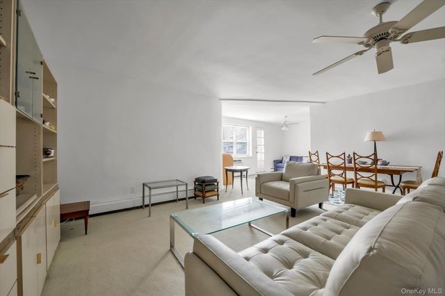 25 Chapel Place 3N, Great Neck, NY 11021