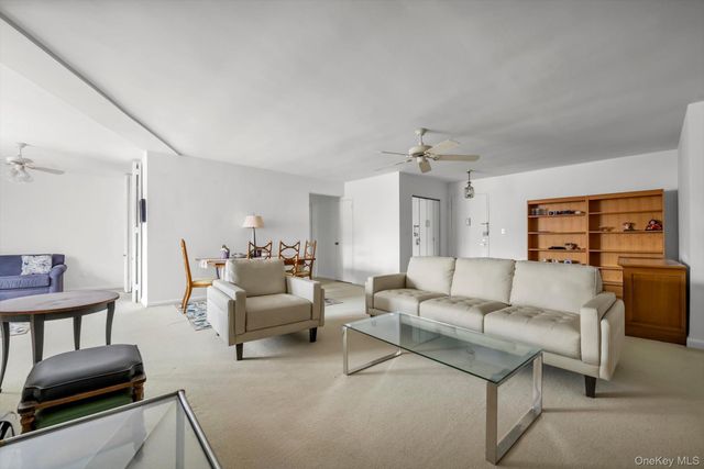 25 Chapel Place 3N, Great Neck, NY 11021