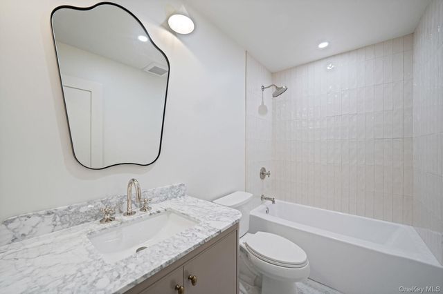 100 Bieselin Road, Bellport Village, NY 11713