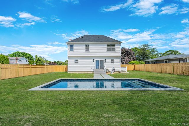 100 Bieselin Road, Bellport Village, NY 11713