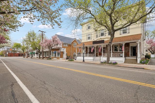 100 Bieselin Road, Bellport Village, NY 11713