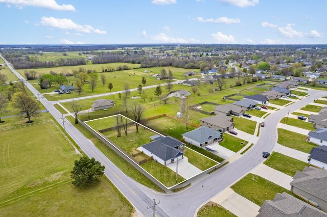 520 N Stella Court, Willard, MO 65781