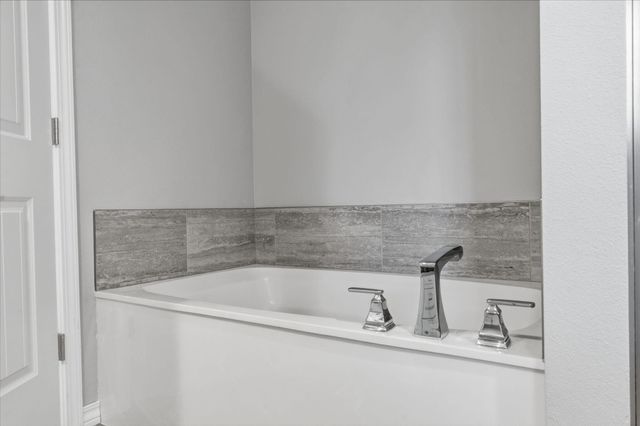 520 N Stella Court, Willard, MO 65781