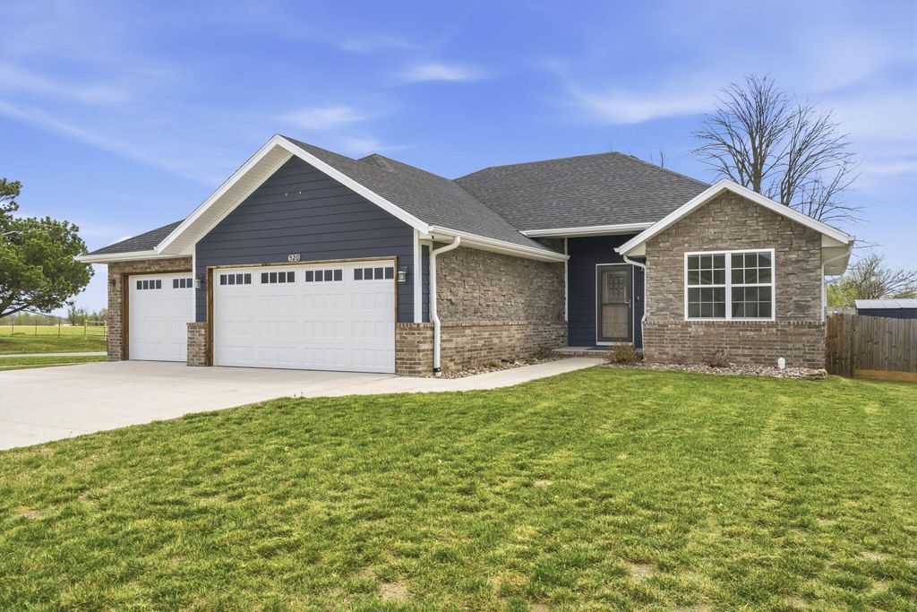 520 N Stella Court, Willard, MO 65781