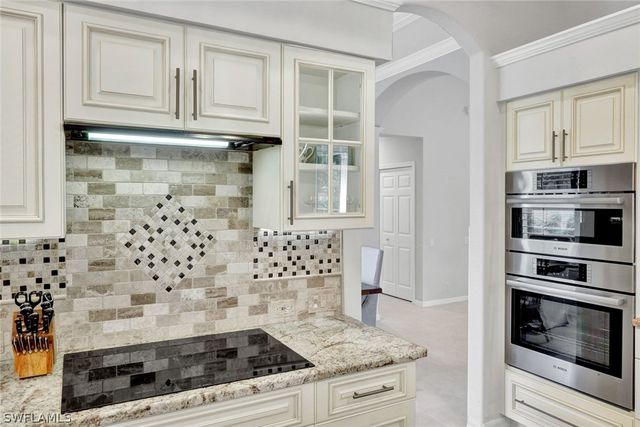 9134 Troon Lakes DR, Naples, FL 34109