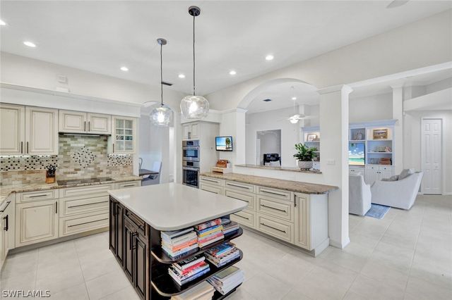 9134 Troon Lakes DR, Naples, FL 34109