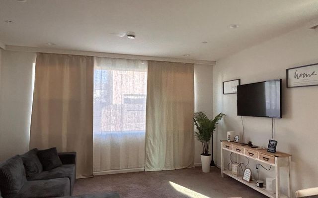 6312 N Santa Lucia Way, Fresno, CA 93722