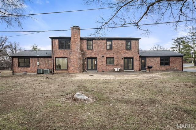 11584 New London Drive, St Louis, MO 63141