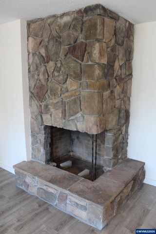 4942 Oak Park Dr NE, Salem, OR 97305