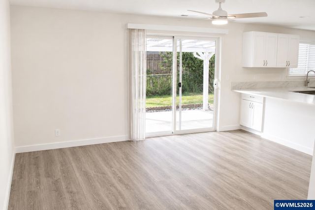 4942 Oak Park Dr NE, Salem, OR 97305