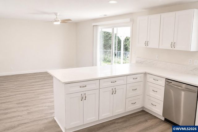 4942 Oak Park Dr NE, Salem, OR 97305