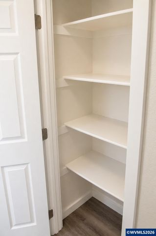 4942 Oak Park Dr NE, Salem, OR 97305