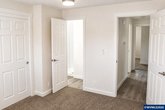 4942 Oak Park Dr NE, Salem, OR 97305