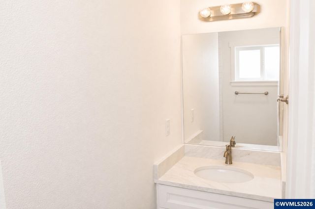 4942 Oak Park Dr NE, Salem, OR 97305