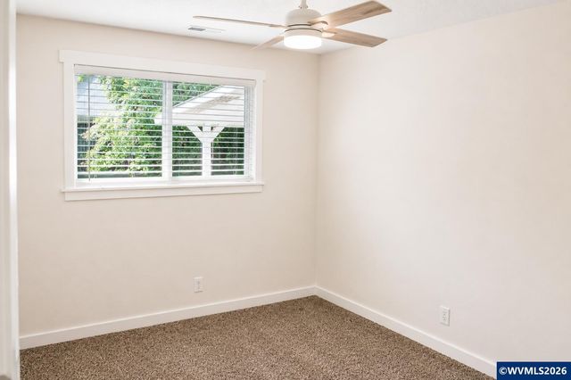4942 Oak Park Dr NE, Salem, OR 97305