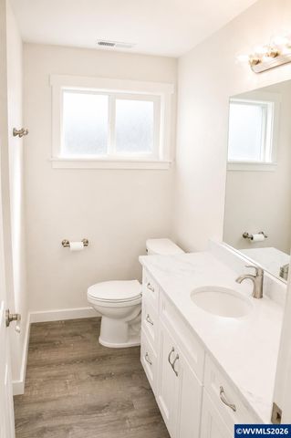4942 Oak Park Dr NE, Salem, OR 97305