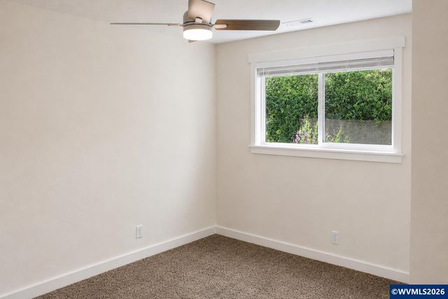 4942 Oak Park Dr NE, Salem, OR 97305