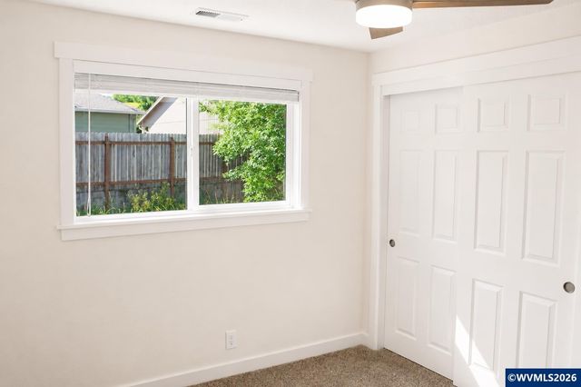 4942 Oak Park Dr NE, Salem, OR 97305