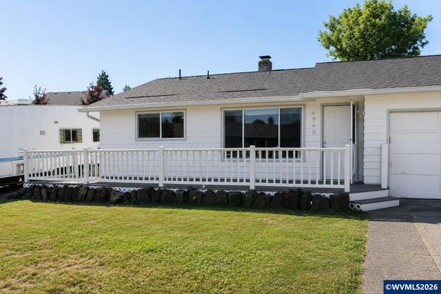 4942 Oak Park Dr NE, Salem, OR 97305