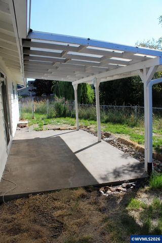 4942 Oak Park Dr NE, Salem, OR 97305
