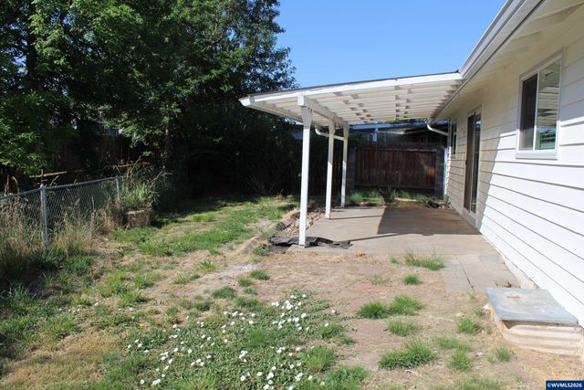 4942 Oak Park Dr NE, Salem, OR 97305