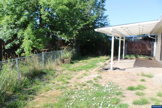 4942 Oak Park Dr NE, Salem, OR 97305
