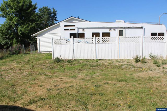 4942 Oak Park Dr NE, Salem, OR 97305