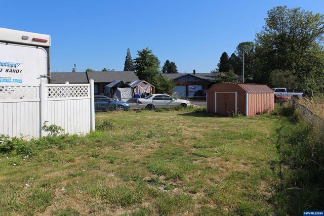 4942 Oak Park Dr NE, Salem, OR 97305