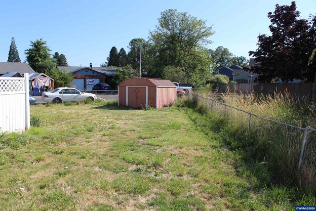 4942 Oak Park Dr NE, Salem, OR 97305