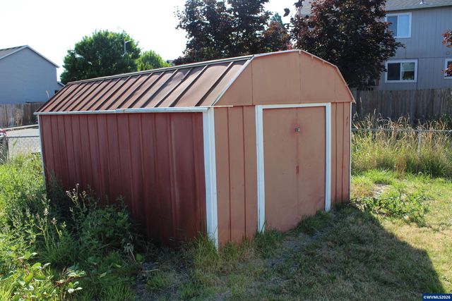 4942 Oak Park Dr NE, Salem, OR 97305