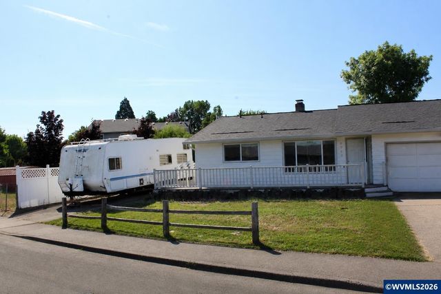 4942 Oak Park Dr NE, Salem, OR 97305