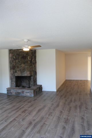 4942 Oak Park Dr NE, Salem, OR 97305