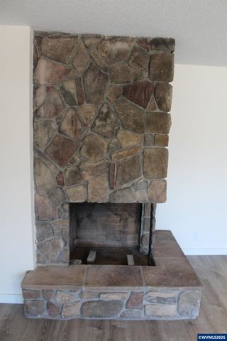 4942 Oak Park Dr NE, Salem, OR 97305