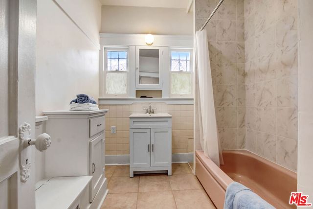 1246 W 48th Street, Los Angeles, CA 90037