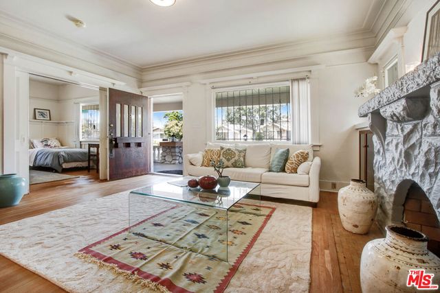 1246 W 48th Street, Los Angeles, CA 90037