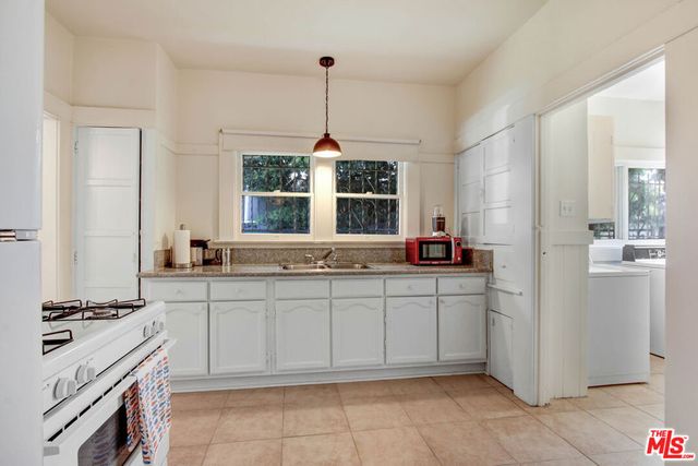 1246 W 48th Street, Los Angeles, CA 90037